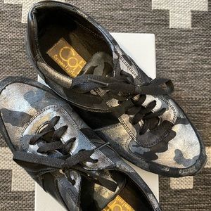 Camo print genuine leather sneakers